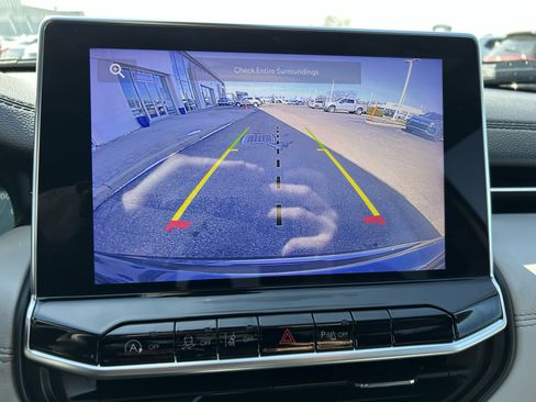 Used 2023 Jeep Compass Limited image 13