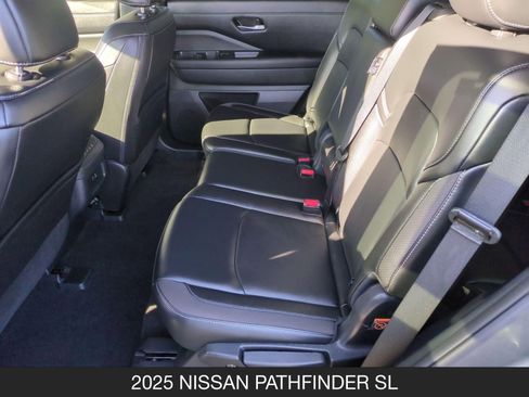 Used 2025 Nissan Pathfinder SL AWD/4WD image 16