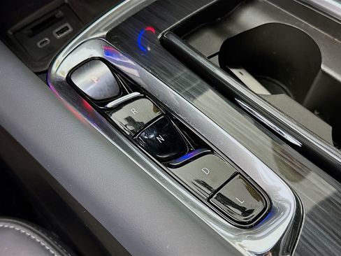 Used 2022 Buick Enclave Essence image 22