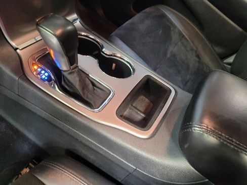 Used 2018 Jeep Grand Cherokee Altitude RWD image 26