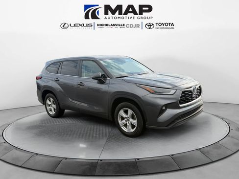Used 2023 Toyota Highlander LE image 7