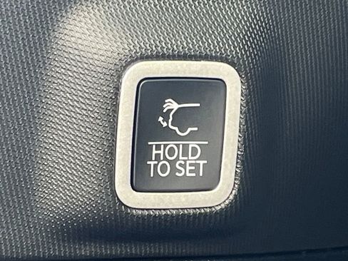 New 2025 Jeep Grand Cherokee Altitude image 28