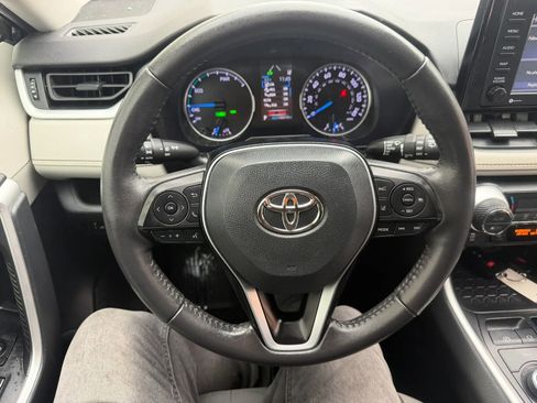 Used 2021 Toyota RAV4 XLE w/ XLE Grade Weather Package AWD/4WD image 12