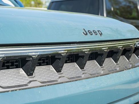 New 2026 Jeep Grand Wagoneer Limited AWD/4WD image 16