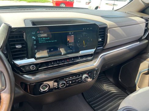 Used 2023 Chevrolet Silverado 1500 LT AWD/4WD image 12