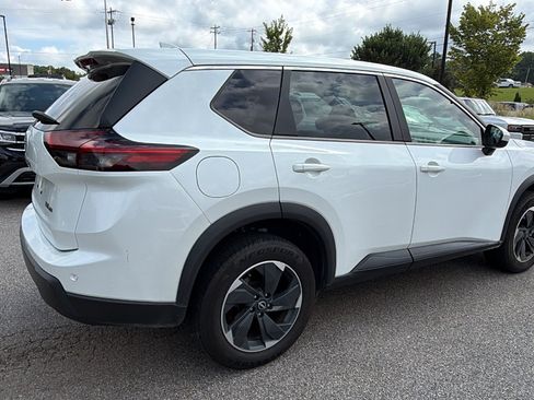 Used 2024 Nissan Rogue SV AWD/4WD image 8
