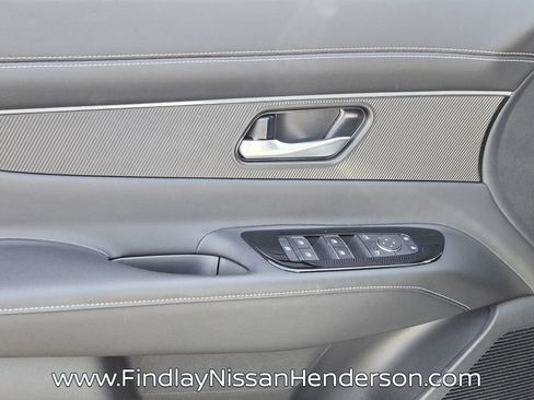 Used 2025 Nissan Murano SV image 20