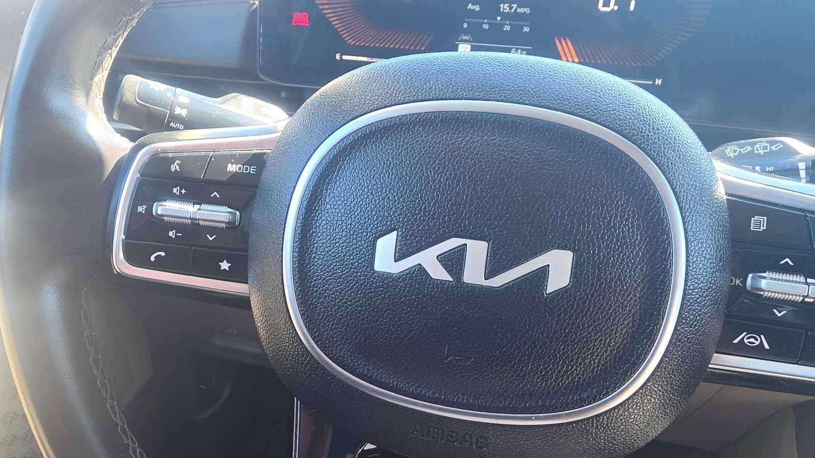 Used 2025 Kia Carnival FWD image 12