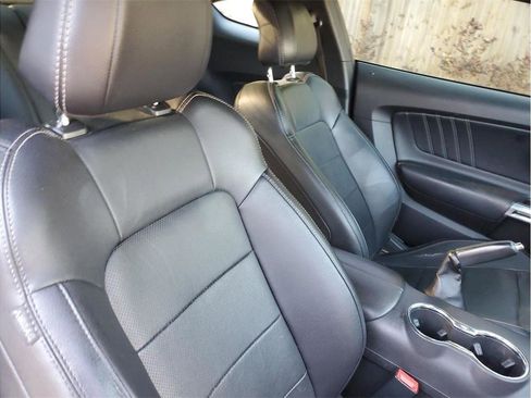 Used 2017 Ford Mustang GT Premium w/ Black Accent Package RWD image 6