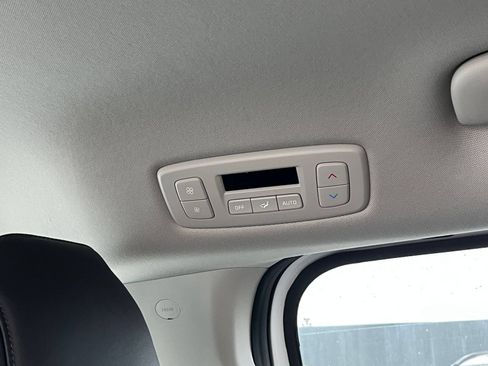 Used 2026 Kia Carnival FWD image 23
