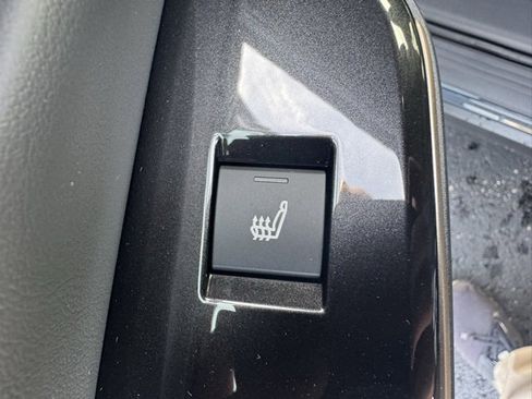 New 2025 Toyota Crown Signia Limited image 14