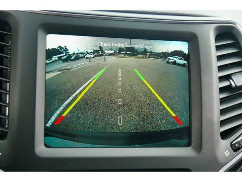 Used 2023 Jeep Cherokee Altitude Lux w/ Lux Elite Package image 25