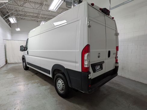 Used 2025 RAM ProMaster 2500 w/ Convenience Group FWD image 9