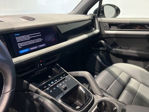 Used 2024 Porsche Cayenne image 13