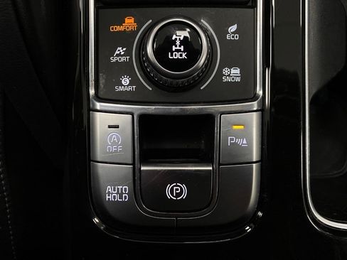 Used 2025 Kia Telluride EX w/ EX Captain's Chair Package AWD/4WD image 29