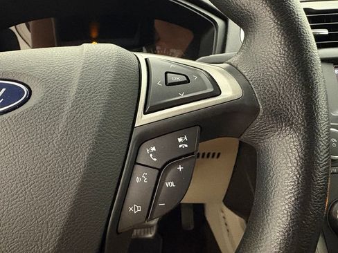 Used 2018 Ford Fusion SE FWD image 5