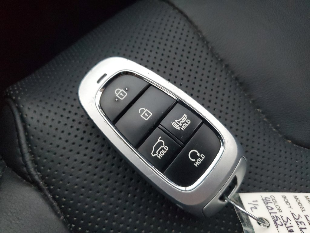 Used 2022 Hyundai Santa Fe SEL w/ Convenience + Premium Package AWD/4WD image 9
