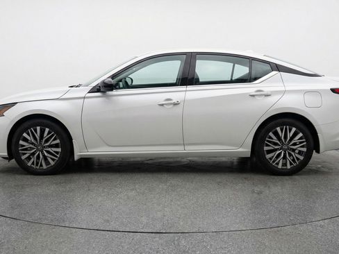 Used 2025 Nissan Altima 2.5 SV image 5