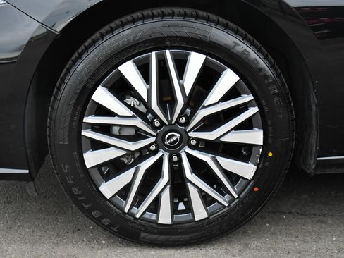 Used 2024 Nissan Altima 2.5 SV image 12