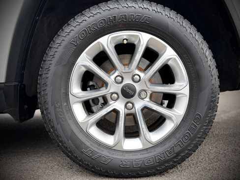 Used 2014 Jeep Grand Cherokee Limited w/ Mopar Chrome Edition Group AWD/4WD image 15