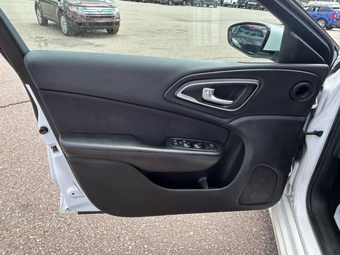 Used 2015 Chrysler 200 Limited w/ Convenience Group FWD image 14