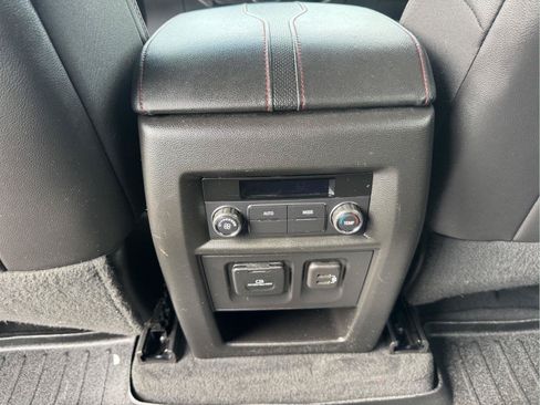 Used 2023 Chevrolet Traverse RS AWD/4WD image 14