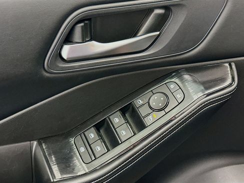 Used 2025 Nissan Rogue SV image 15