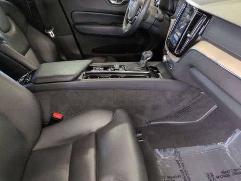 Used 2018 Volvo XC60 T6 Inscription w/ Convenience Package image 24