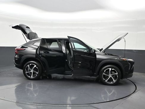 Used 2024 Chevrolet Trax RS FWD image 31