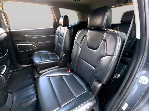 Used 2024 Kia Telluride S FWD image 20
