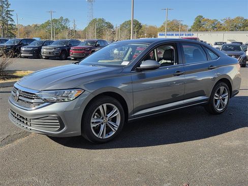 Used 2024 Volkswagen Jetta SE image 7