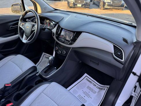 Used 2020 Chevrolet Trax LT w/ LT Convenience Package image 25