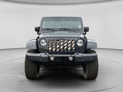 Used 2018 Jeep Wrangler Unlimited Sahara w/ Dual Top Group AWD/4WD image 13