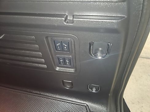 Certified 2025 Buick Enclave Avenir w/ Super Cruise Package image 30