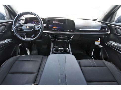 Used 2025 Chevrolet Traverse High Country w/ LPO, Floor Liner Package FWD image 11