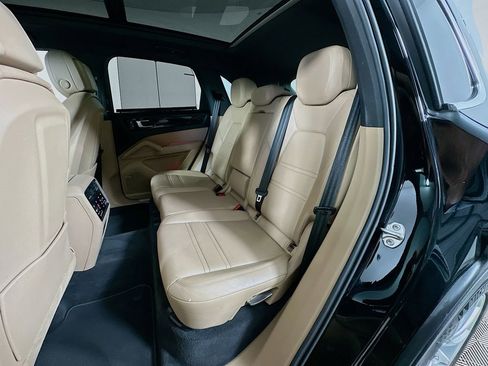 Used 2019 Porsche Cayenne AWD/4WD image 30