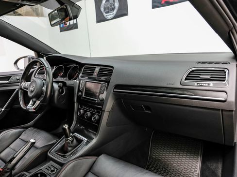Used 2017 Volkswagen GTI SE image 15