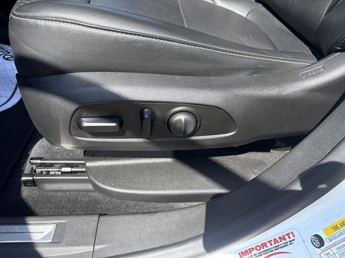 Used 2021 GMC Acadia SLT w/ Preferred Package AWD/4WD image 16