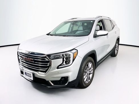 Used 2022 GMC Terrain SLT w/ Infotainment Package II AWD/4WD image 3