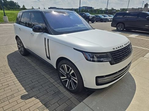 Used 2023 Land Rover Range Rover SE AWD/4WD image 3