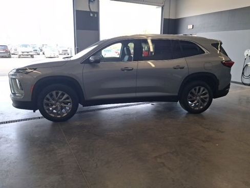 Used 2025 Buick Enclave Preferred image 5