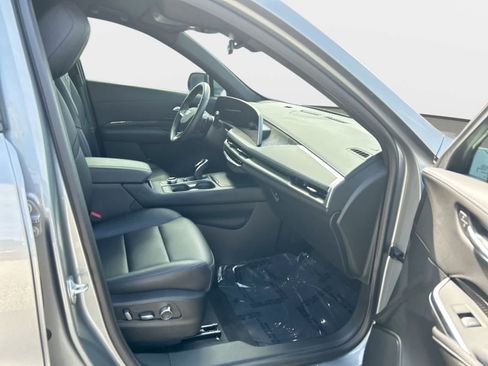Used 2024 Cadillac XT4 Sport FWD image 14