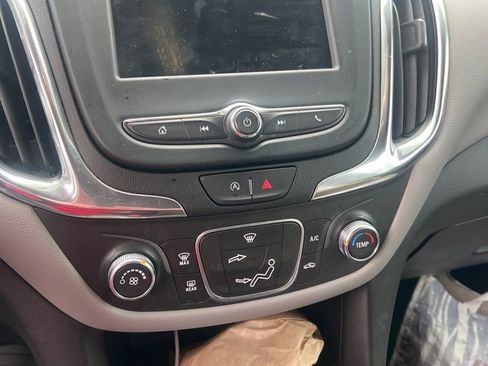 Used 2022 Chevrolet Equinox LS w/ LS Convenience Package image 6