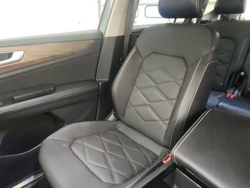 Used 2024 Volkswagen Atlas SE w/ Panoramic Sunroof Package FWD image 17