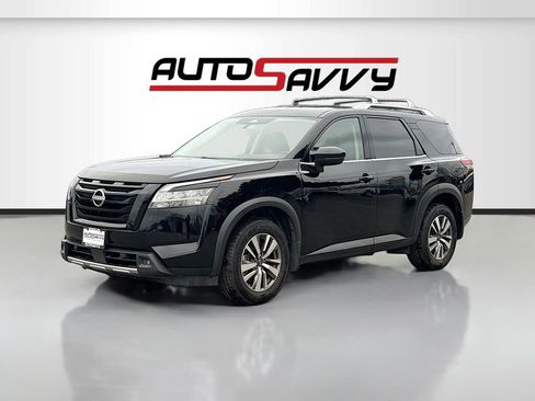 Used 2023 Nissan Pathfinder SL w/ Lighting Package (N92) AWD/4WD image 3