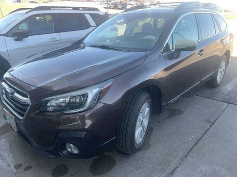 Used 2019 Subaru Outback 2.5i Premium image 1