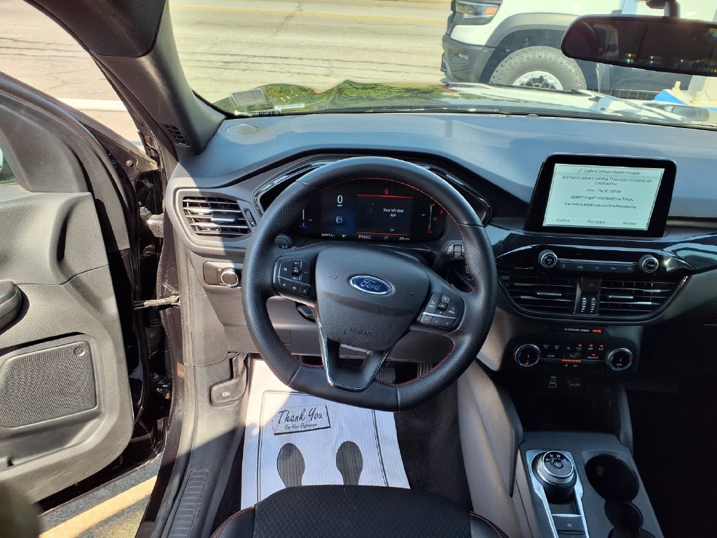 Used 2025 Ford Escape ST-Line AWD/4WD image 3