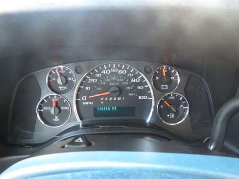 Used 2015 Chevrolet Express 2500 RWD image 14