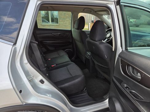 Used 2019 Nissan Rogue S image 18