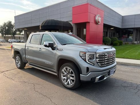 Used 2023 GMC Sierra 1500 Denali w/ Denali Reserve Package AWD/4WD image 7